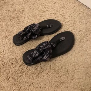 Sanuk yoga mat sandals